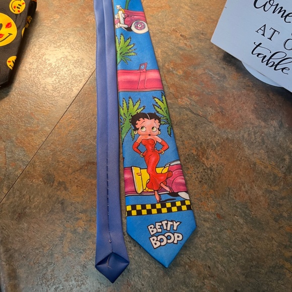 Daffy Duck and Betty Boop and Smiley face ties - Picture 5 of 10